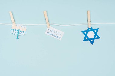Kağıt üzerinde verimin halat izole mavi, hannukah kavramı işaretleri hannukah tatil üstten görünüm