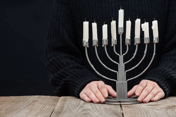 Cropped Shot Woman Standing Wooden Tabletop Menorah Candles Black Background — Free Stock Photo