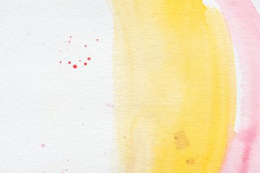 pembe ve sarı boya darbeleri ile Beyaz Kağıt arka plan üzerinde kırmızı splatters