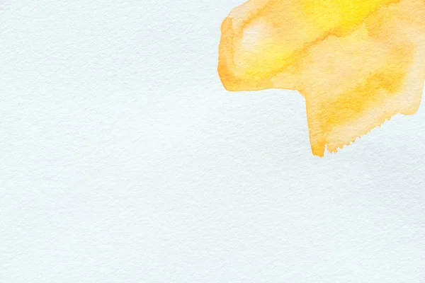 抽象黄色水彩笔触在白皮书背景上 — 图库照片