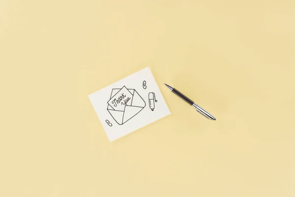Cartão Branco Com Letras Agradecimento Saindo Envelope Desenhado Mão Caneta — Fotografia de Stock