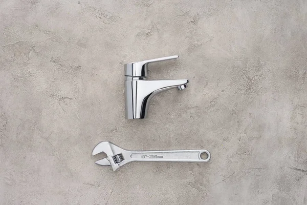 Top View Water Mixer Pipe Wrench Concrete Surface — Stock Photo, Image