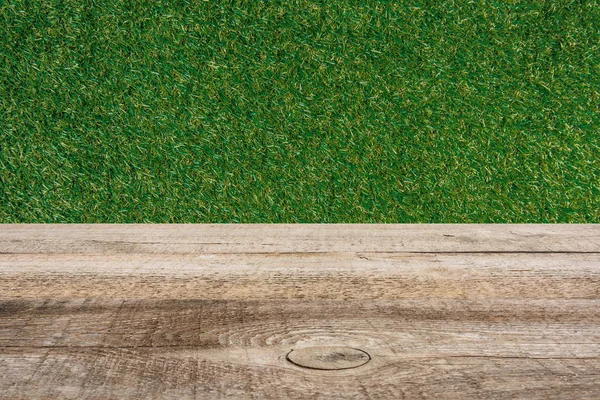 Template Brown Wooden Floor Green Grass Background — Free Stock Photo