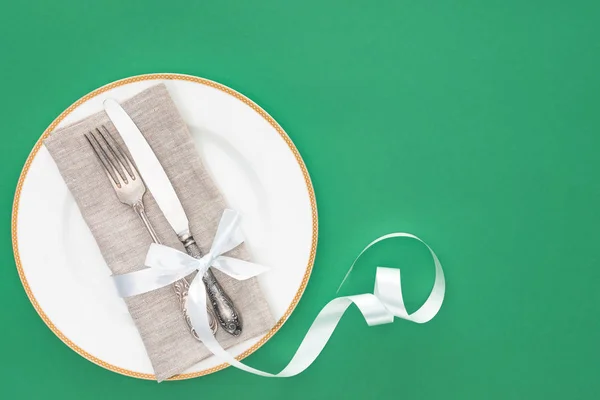 Elevated View Plate Fork Knife Wrapped Festive Ribbon Isolated Green — Stock Photo, Image