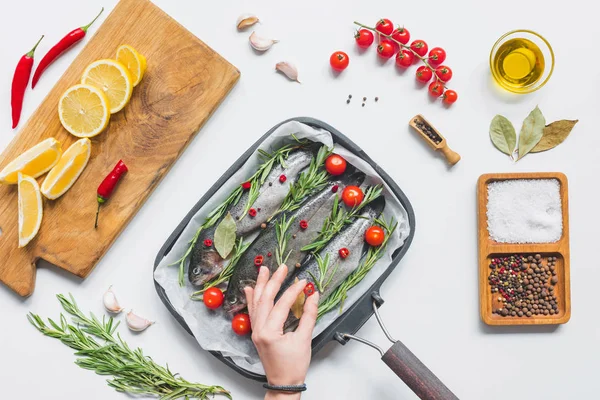 Partial View Woman Decorating Fish Tray Baking Paper Cherry Tomatoes — Stock Photo, Image