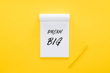 defter 'rüya büyük' teklifi ile üstten görünüm sarı, gol ayarı kavramı