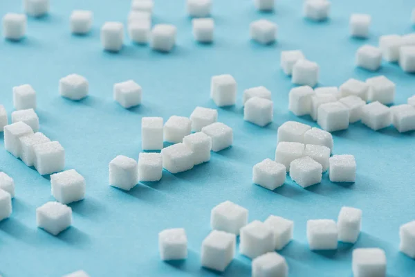 Cubos Açúcar Branco Fundo Azul — Fotografia de Stock