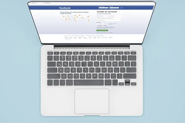 Widok Góry Laptopa Witryny Facebook Otwarty Jasnoniebieskim Tle — Zdjęcie stockowe