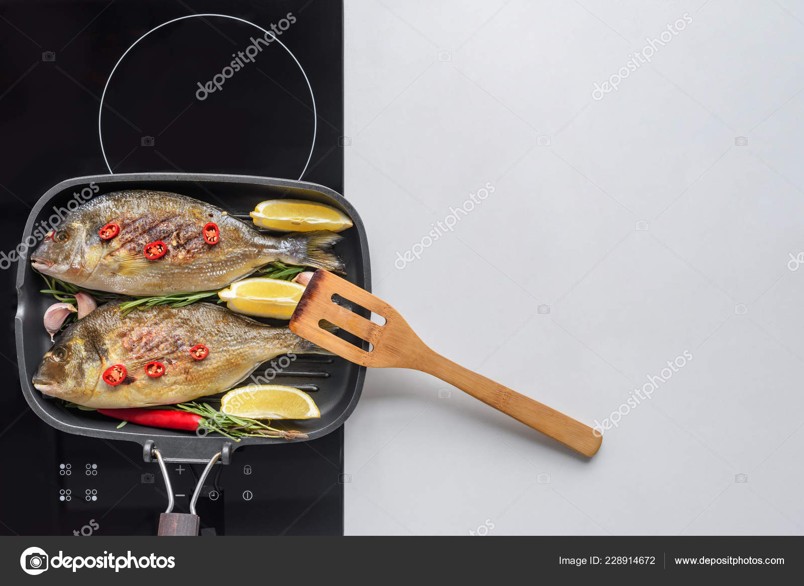 Top View Delicious Fried Fish Lemon Rosemary Grill — Stock Photo
