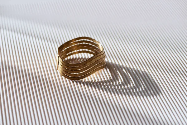 Beautiful Elegance Ring Striped White Surface Sunlight — Stock Photo, Image