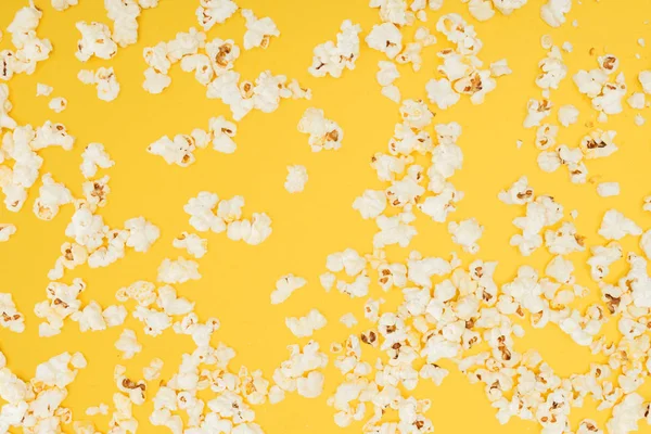 Top View Crunchy Scattered Popcorn Isolated Yellow — Stock Photo, Image