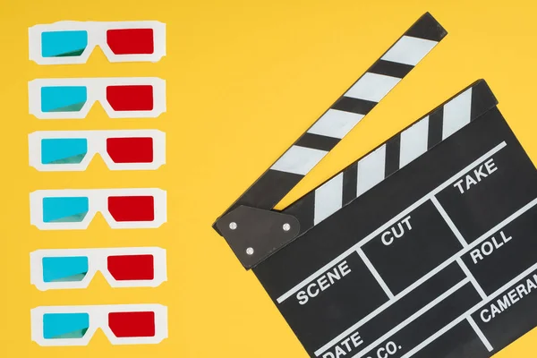 Glasses Vertical Row Clapperboard Isolated Yellow — Stock Photo, Image