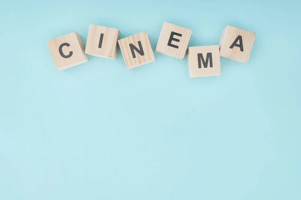 Cubos Madera Con Letras Cine Aisladas Azul — Foto de Stock