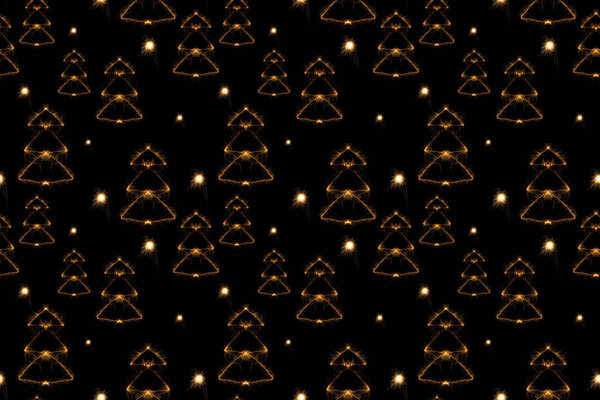 полная рамка елки свет поет на черном фоне
