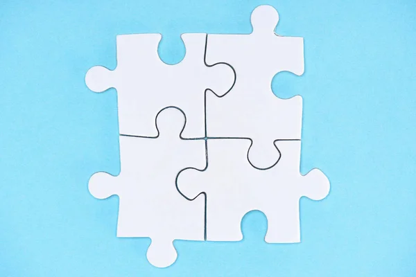 Felülnézete Kék Hátteret Rendezett Fehér Puzzle Elemekkel — Stock Fotó