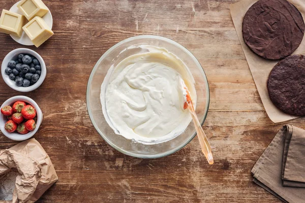 Top View Glass Bowl Delicious Homemade Cream Cake — Stock Photo, Image