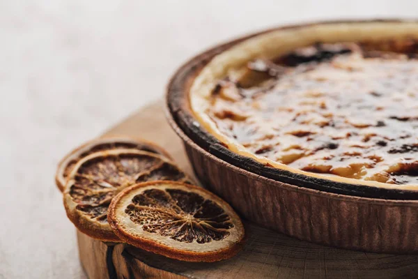 Delicious Flan Cake Caramel Citrus Slices Wooden Board — Free Stock Photo