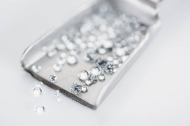 küçük elmas gri izole spatula tarih seçici odak