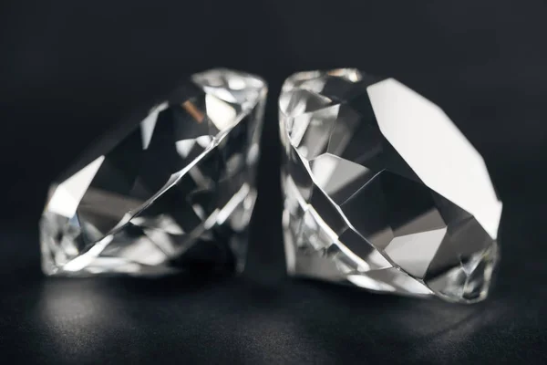 Enfoque Selectivo Diamantes Puros Sobre Fondo Negro — Foto de Stock