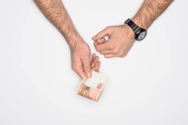 Rus ruble gri izole tutan adamın kısmi görünümü