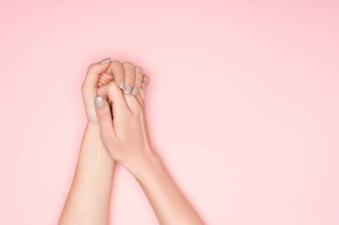 pink izole katlanmış eller kırpılmış görünümünü