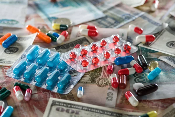 Κοντινό Πλάνο Της Πολύχρωμα Χάπια Από Διαφορετικά Σχήματα Φόντο Χρήματα — Φωτογραφία Αρχείου