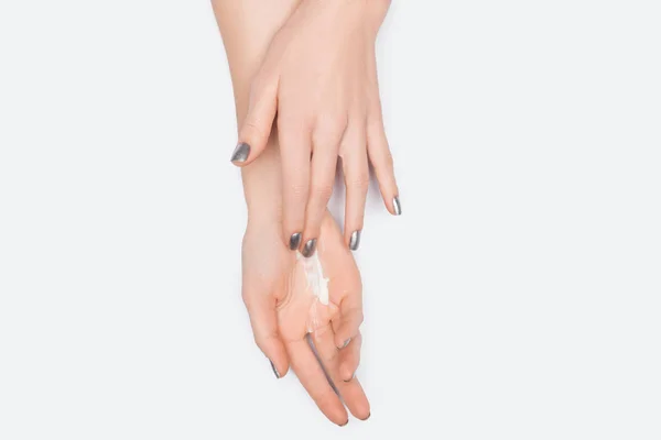 Vista Cortada Mulher Aplicando Creme Mão Isolado Branco — Fotografia de Stock