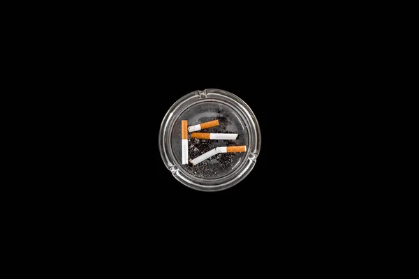 Vista Superior Del Cenicero Vidrio Con Ceniza Cigarrillos Aislados Negro — Foto de Stock