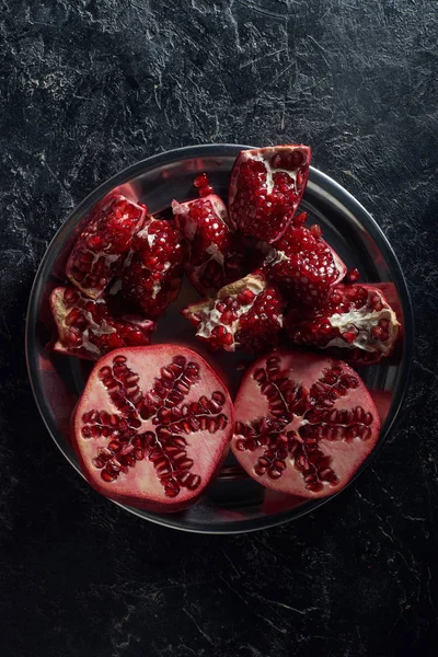 Top View Tasty Garnets Metal Bowl — Stock Photo, Image