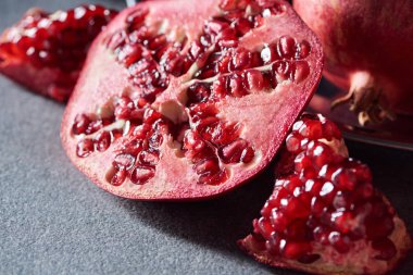 Taze kesilmiş Garnet gri yüzeyi görüntüsünü kapatmak