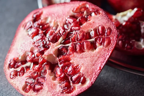 Close Shot Fresh Cut Pomegranate — Stock Photo, Image