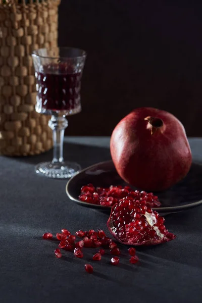 Studio Shot Tableware Fresh Garnets — Stock Photo, Image