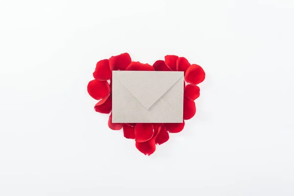 Top View Envelope Heart Made Red Rose Petals Isolated White — Stock Photo, Image