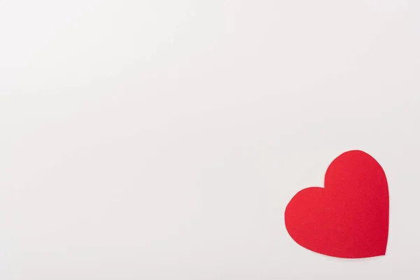 Vista Superior Cartão Papel Forma Coração Vermelho Isolado Branco Com — Fotografia de Stock