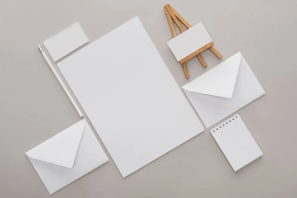 Flat Lay White Empty Papers Letters Toy Easel Workplace Grey — Stock Photo, Image