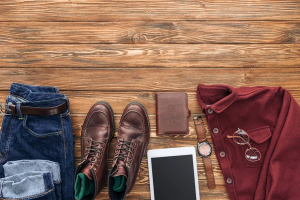 Top View Clothes Leather Boots Digital Tablet Wooden Background — Stock Photo, Image