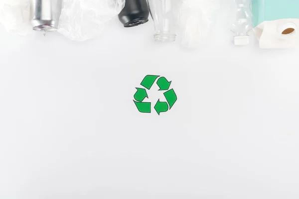 Felülnézete Kanna Műanyag Táskák Palack Karton Üveg Műanyag Palackok Fehér — Stock Fotó
