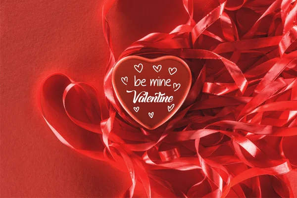 Szép Piros Szív Díszítő Szalagok Lenni Bánya Valentine Kiadványról Betűkkel — Stock Fotó