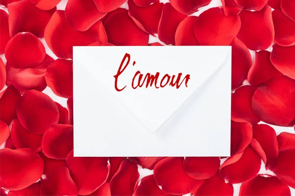 Vue Haut Enveloppe Avec Lettrage Lamour Pétales Rose Rouge Sur — Photo