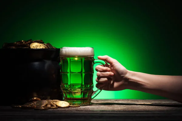 Cropped View Man Toasting Glass Irish Beer Pot Gold Green — Stock Photo, Image