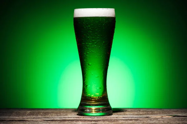 Glass Green Irish Ale Standing Wooden Table Green Background — Stock Photo, Image