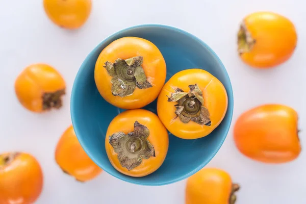 Selective Focus Whole Orange Persimmons Blue Glass Plate — Stock Photo, Image