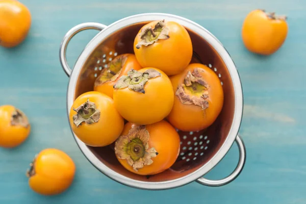 Selective Focus Whole Ripe Persimmons Colander Blue Background — Stock Photo, Image