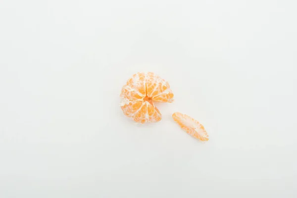 Top View Whole Peeled Tangerine Slice White Background — Stock Photo, Image