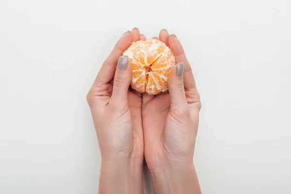 Partial View Woman Holding Peeled Whole Tangerine White Background — Stock Photo, Image