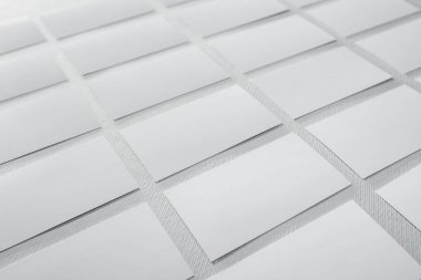 kopya alanı ile beyaz arka plan üzerinde boş kartların yakın çekim