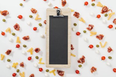 Siyah Zeytin, jambon, mozzarella peyniri, peynir ve domates arasında Pano
