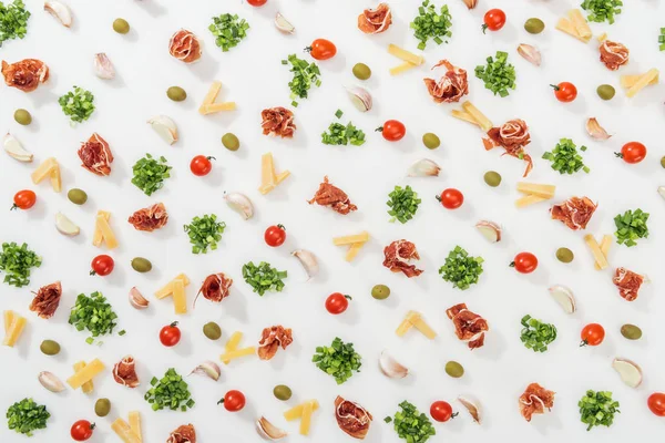 Blick Von Oben Auf Oliven Knoblauchzehen Grün Schinken Geschnittenen Käse — Stockfoto