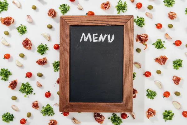 Chalk board with menu lettering among prosciutto, olives, garlic cloves, greenery and cherry tomatoes — Stock Image Chalk Board Menu Lettering Prosciutto Olives Garlic Cloves Greenery Cherry Stock Image