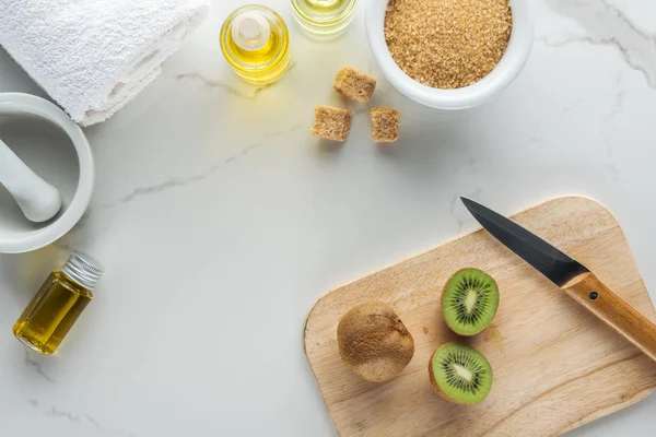 Top View Wooden Cutting Desk Cut Kiwi Surrounded Different Cosmetic — Stock Photo, Image